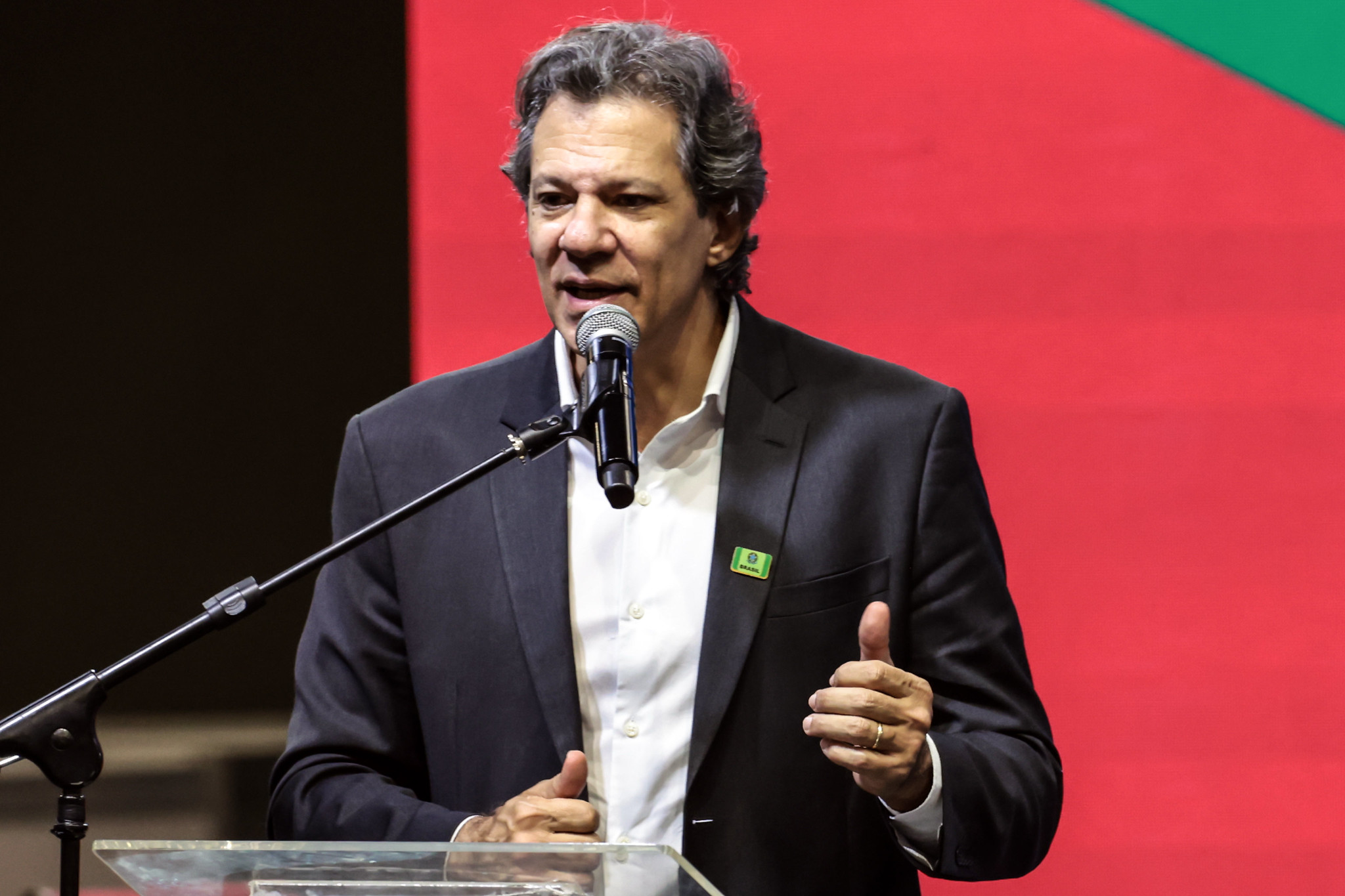 Oposição se antecipa ao governo Lula e tenta revogar taxa das blusinhas