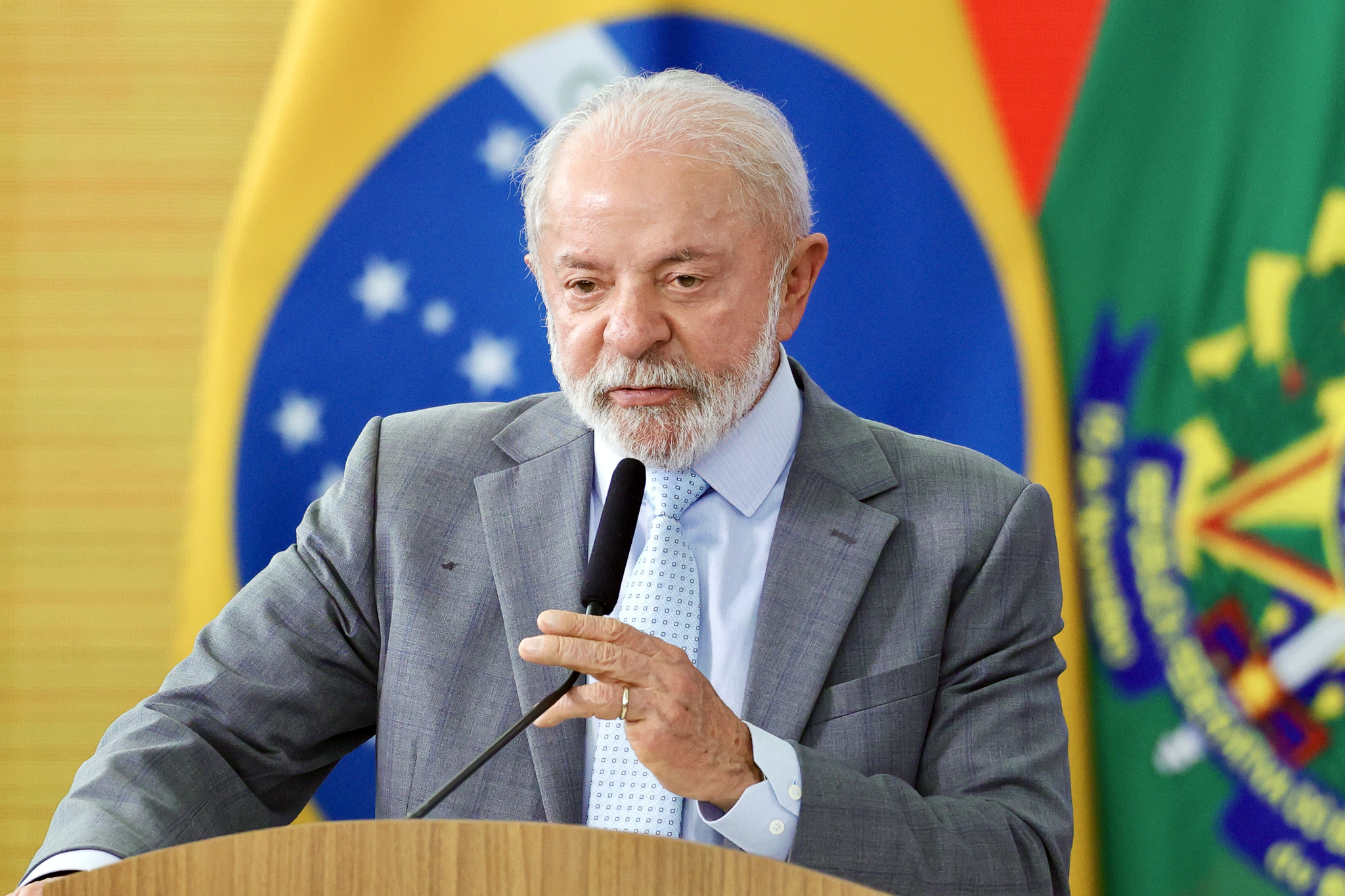 Governo projeta salário mínimo de R$ 1.717 em 2027