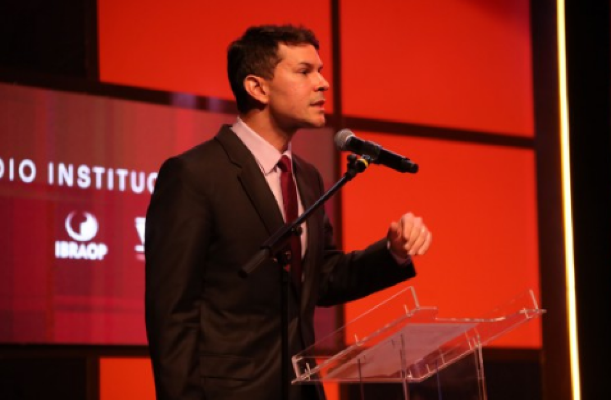 "Inteligência Artificial com entusiasmo, mas, sobretudo, com responsabilidade", destaca conselheiro Alisson Alencar