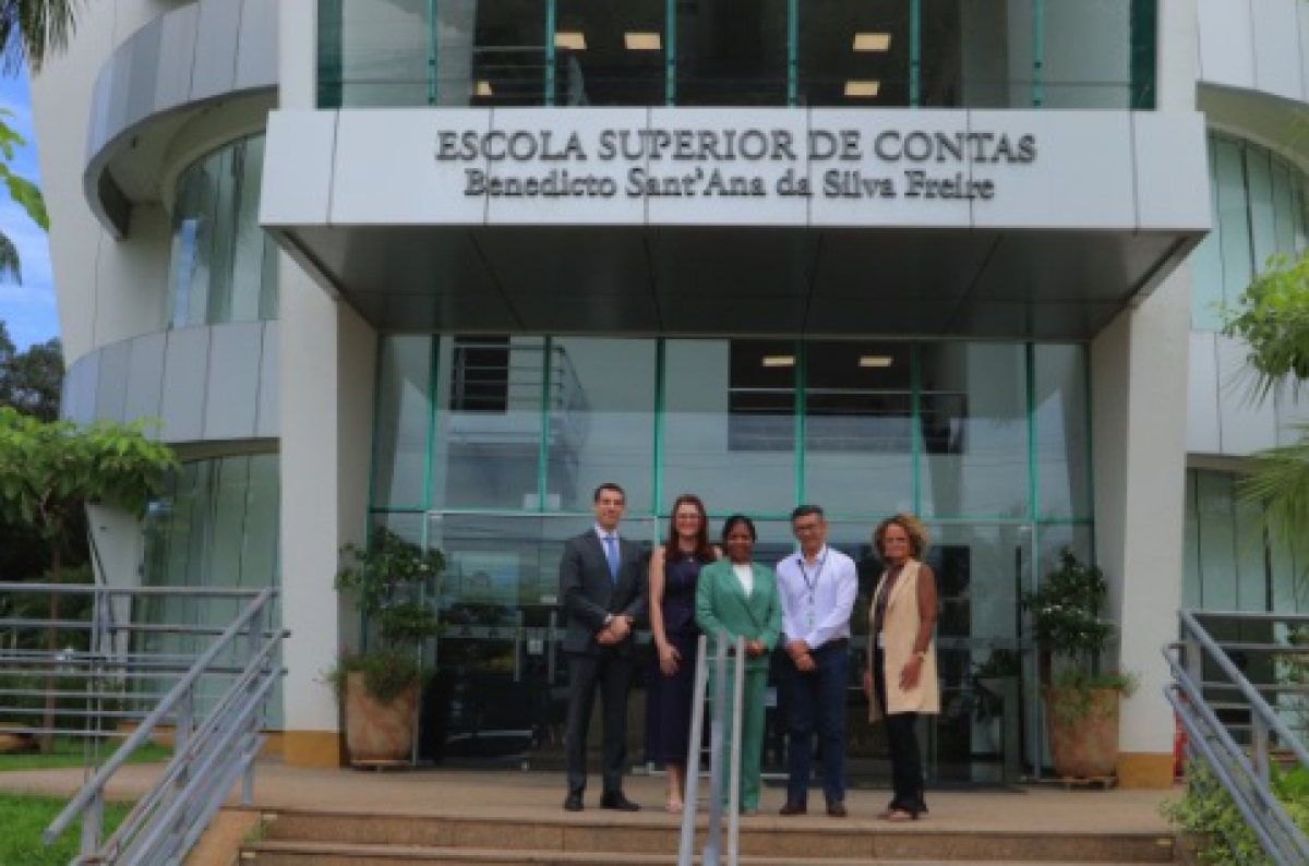 Referência em capacitação, Escola Superior de Contas recebe representantes do TRT-23