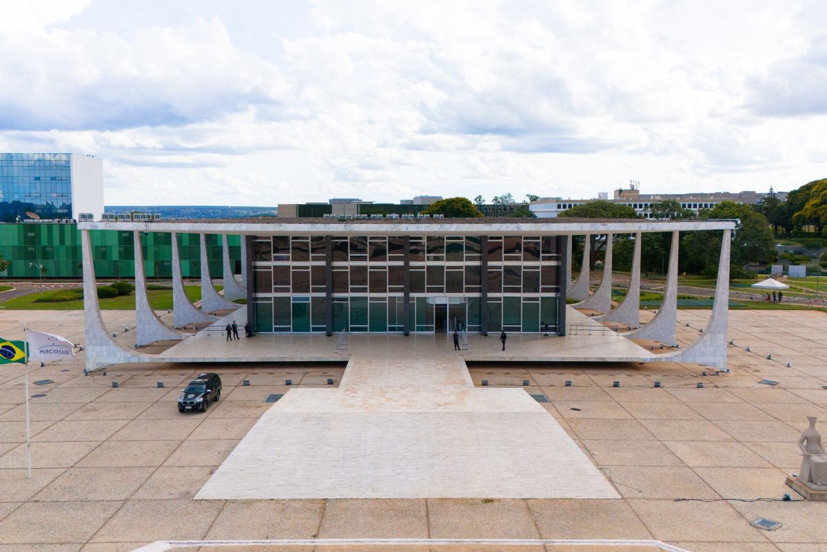 Justiça brasileira tem mais assessores do que em outros países