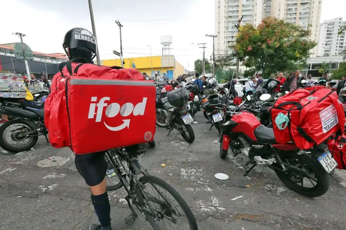 Amparo social: o que o governo propõe para entregadores e motoristas de app