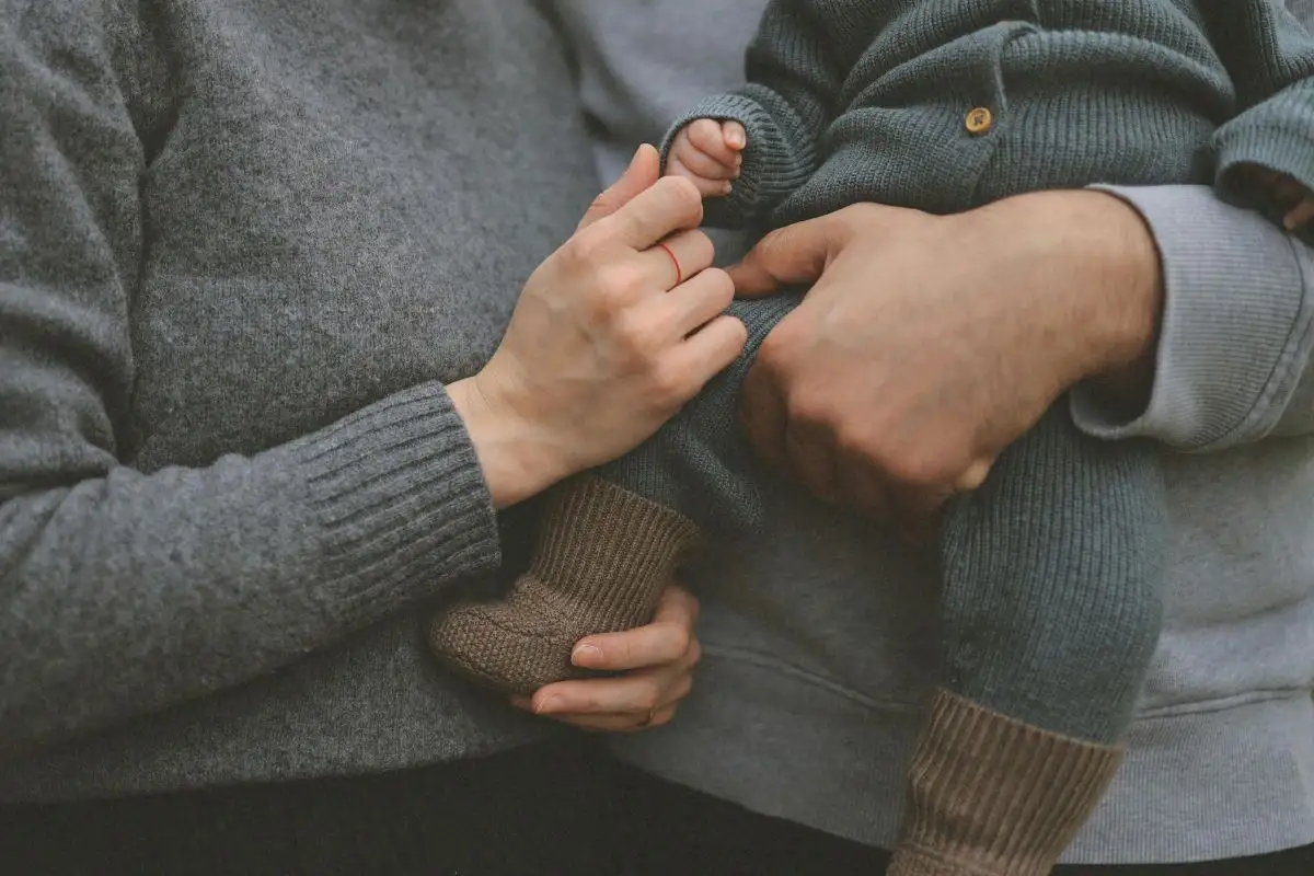 Nova lei cria salário-paternidade e atualiza regras da licença-maternidade; entenda