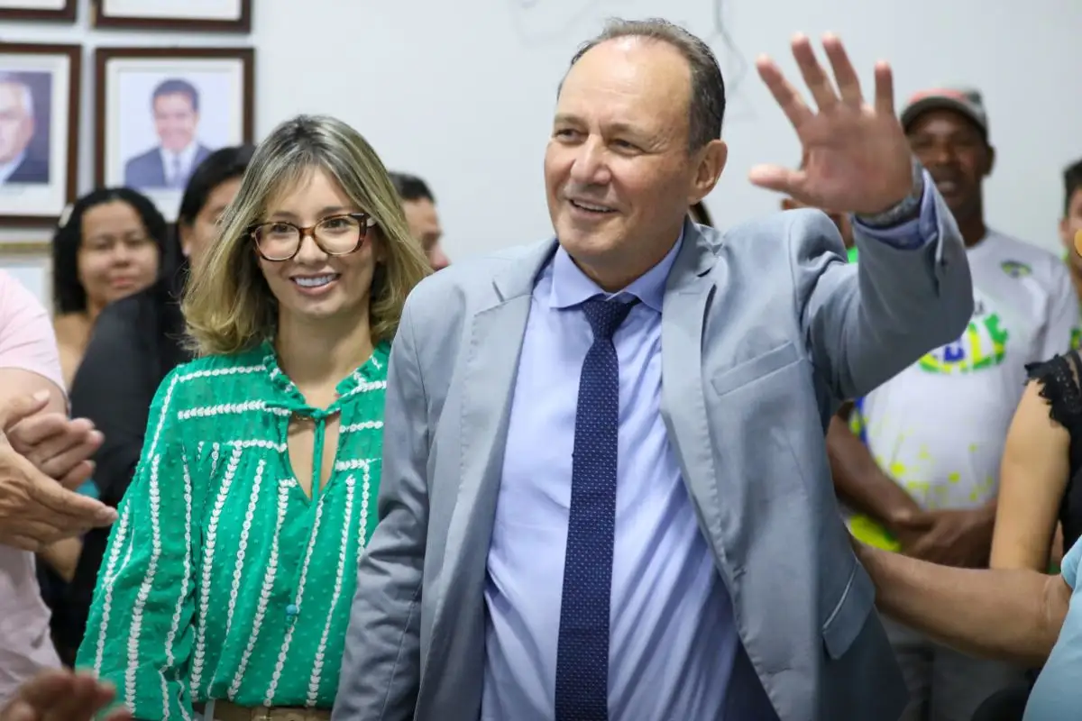 Vice toma posse, após prefeito ser cassado por irregularidades em estátua de Cristo
