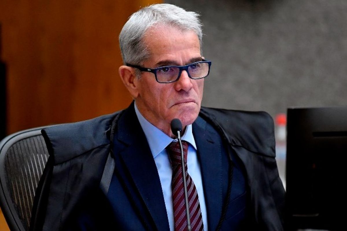 Ex-estagiária de Fórum alega "prisão ilegal"; STJ nega soltura