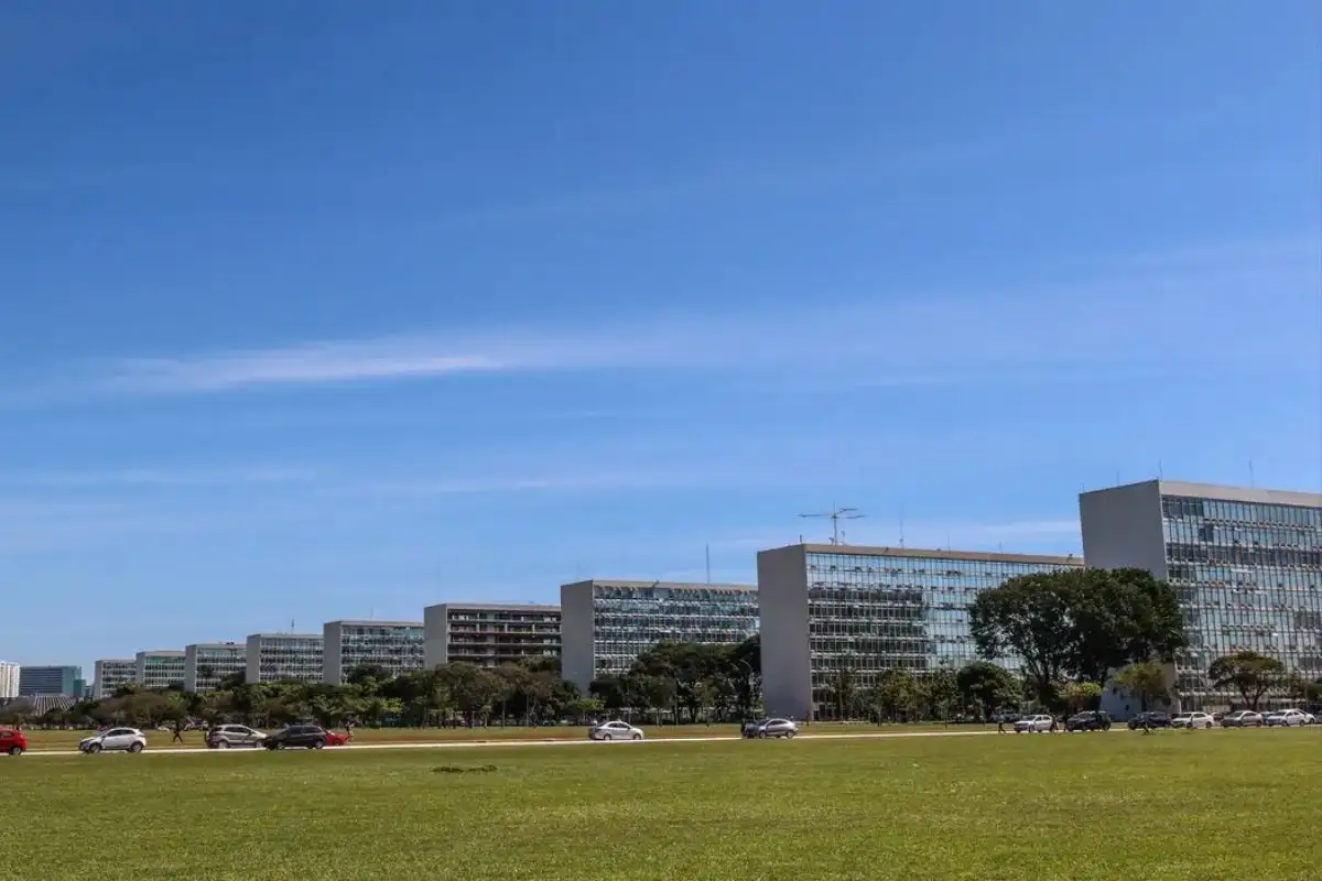 Saiba quem são os 17 ministros que deixaram seus cargos para concorrer às eleições