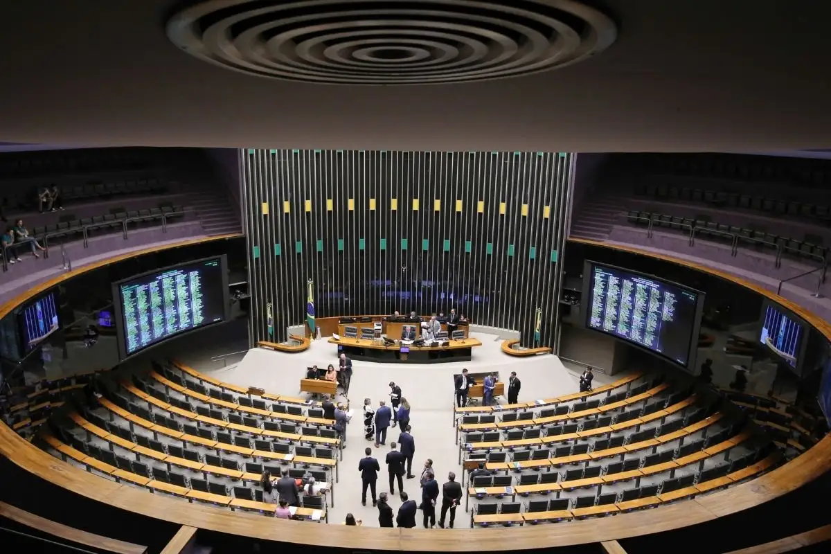 Comissão analisa proposta que reduz jornada de trabalho nesta quarta-feira