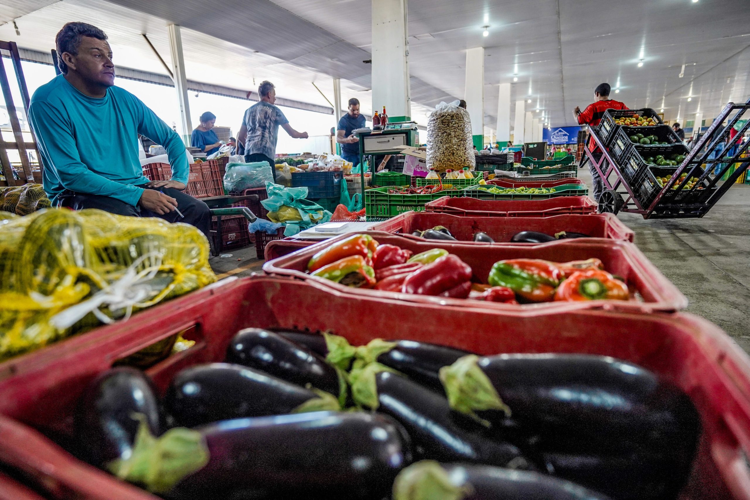 Pressionada por alimentos, prévia da inflação sobe 0,89% em abril