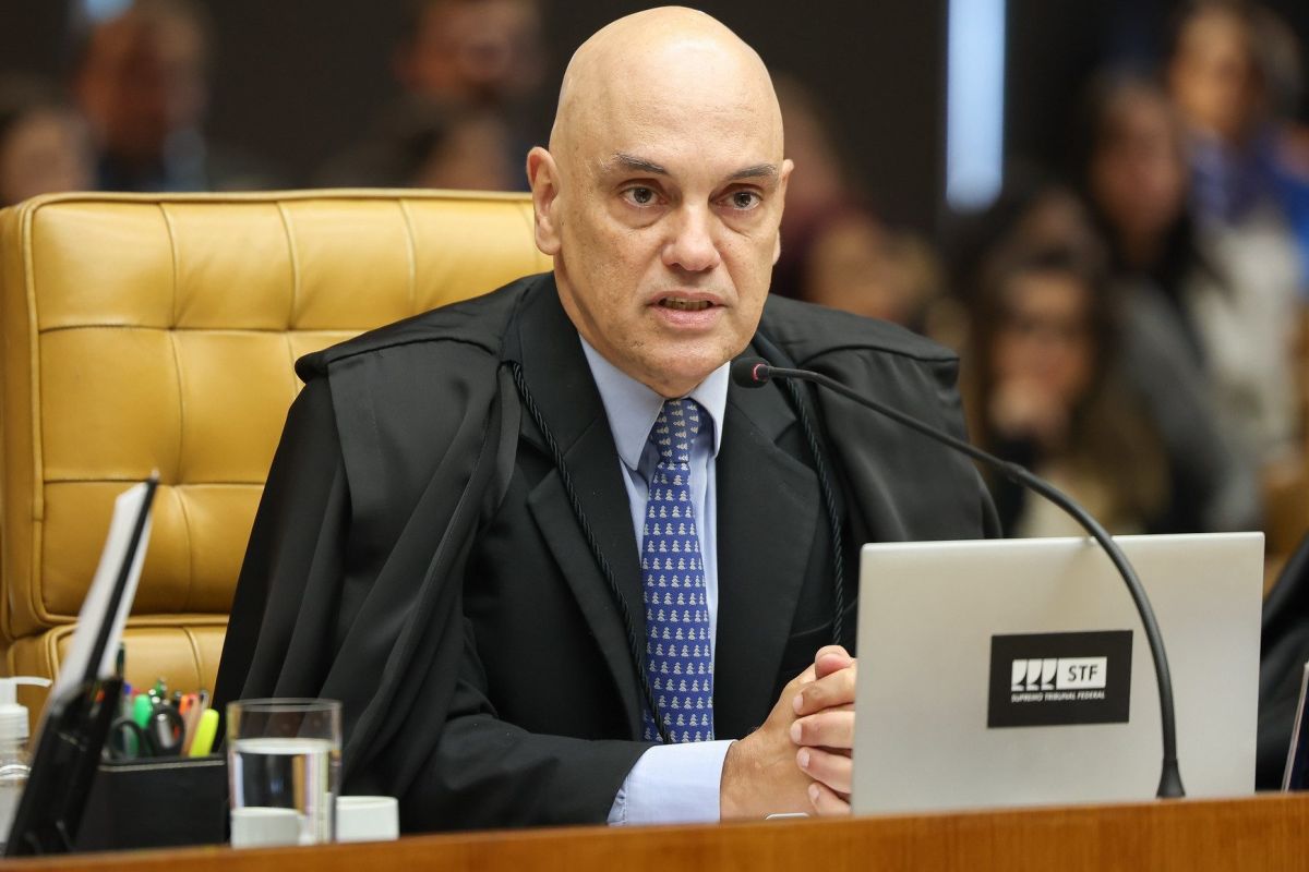 Defensoria diz que Moraes não pode julgar ação contra Eduardo