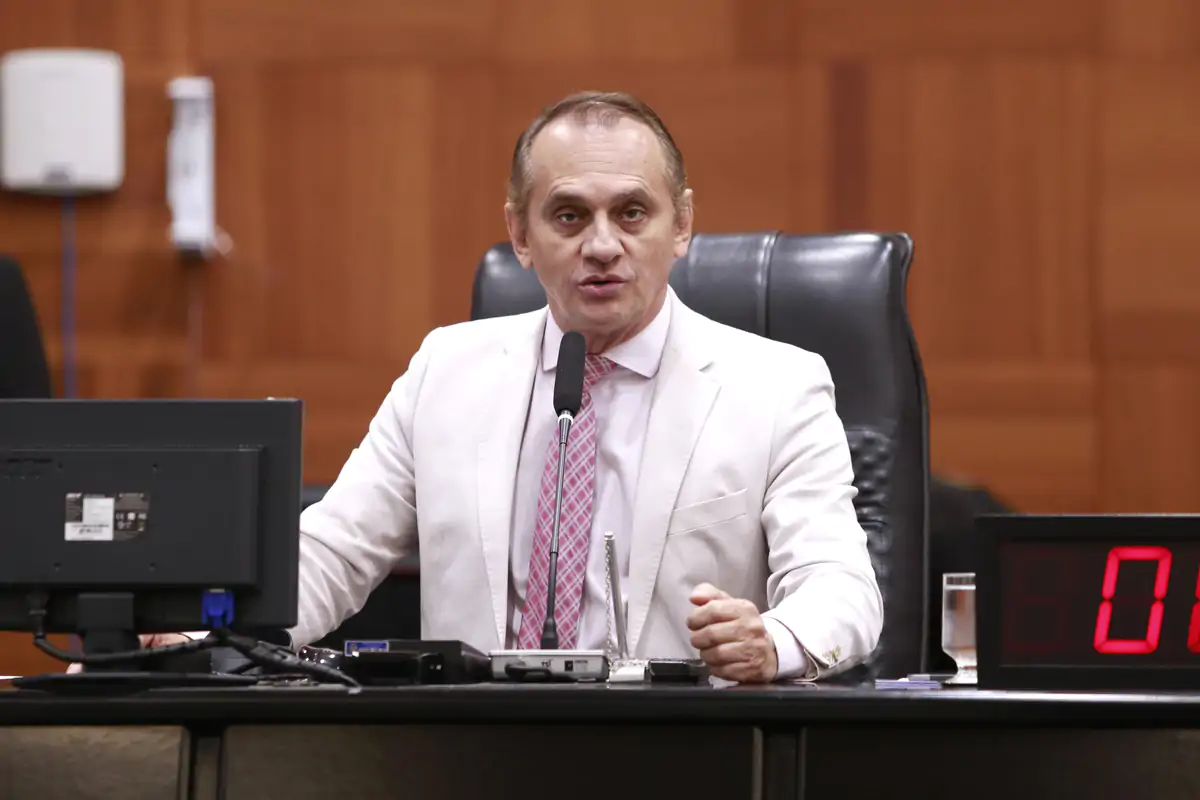 Deputado Wilson Santos em sessão na ALMT. (Foto: Angelo Varela/ALMT)