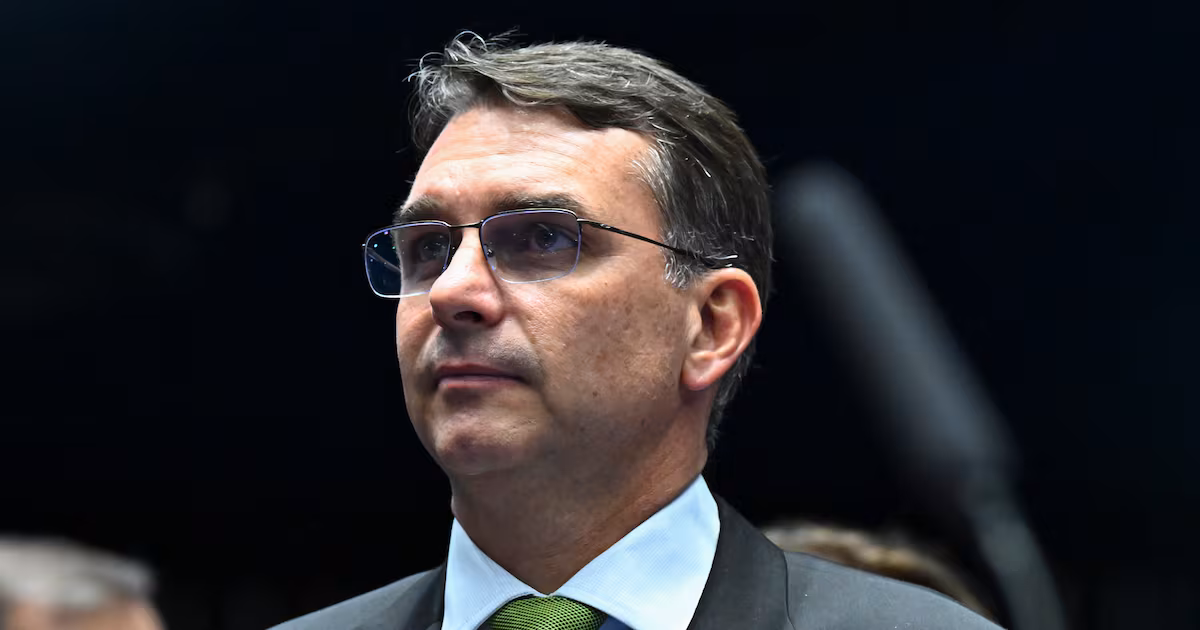 Pré-campanha de Flávio Bolsonaro mantém cautela com pesquisas