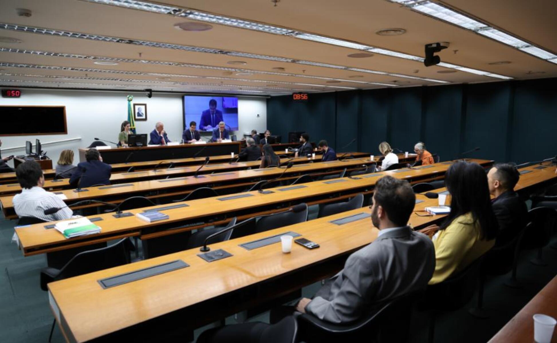 Comissão da Câmara aprova criação de grupo para acompanhar liquidação do Master