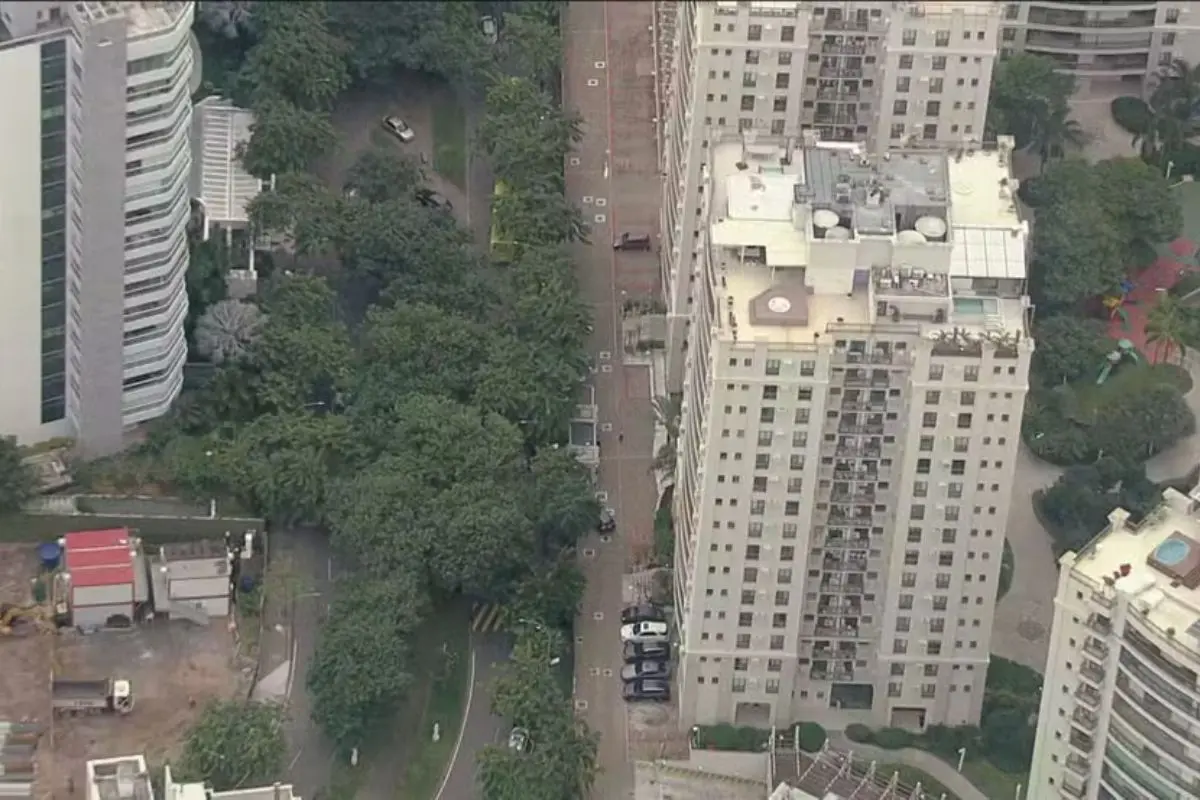 Condomínio de luxo onde Cláudio Castro mora, na Barra da Tijuca. - Foto: TV Globo