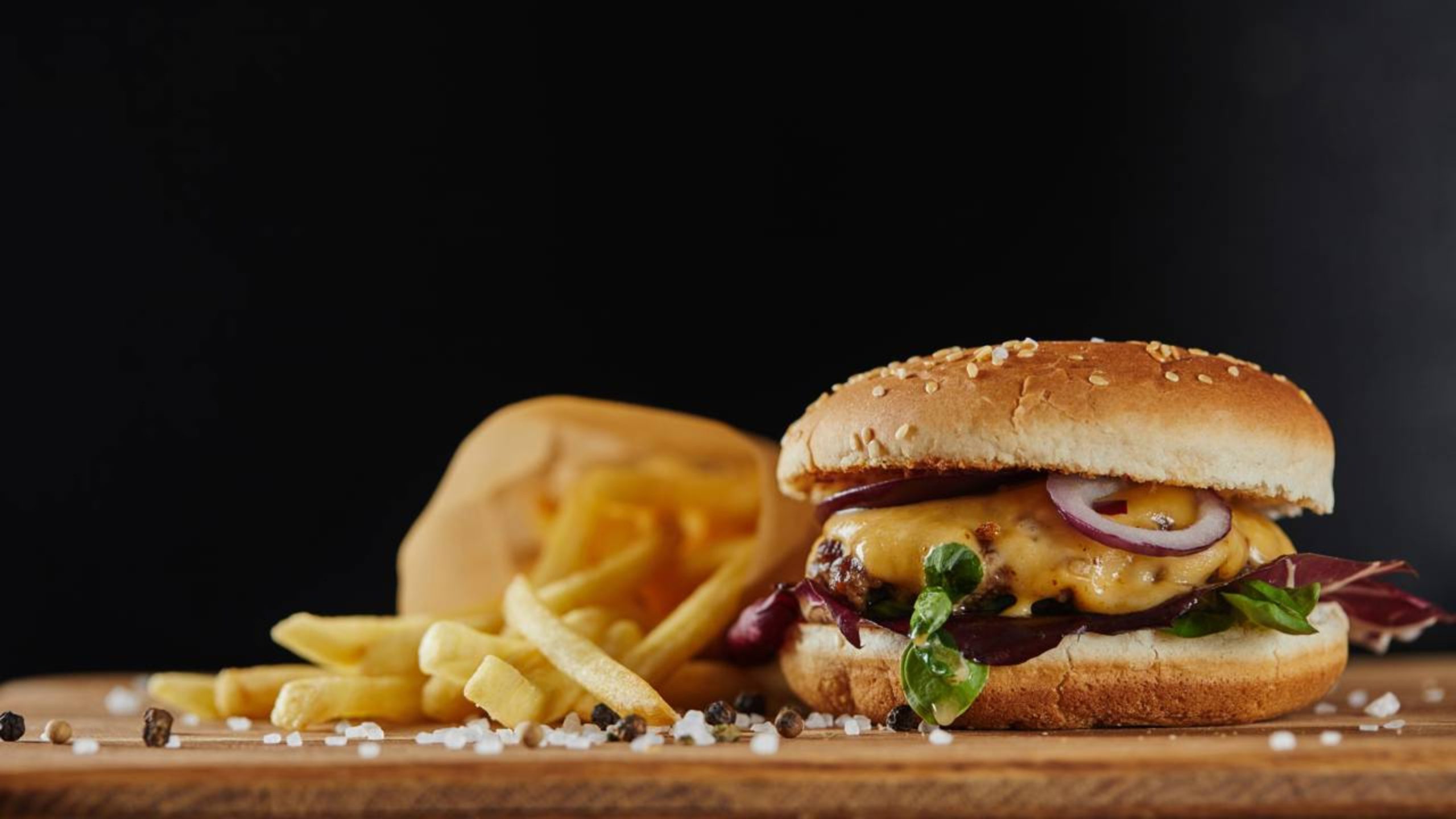 Famoso rede de fast food se despede: mais de 300 lojas vão fechar as portas