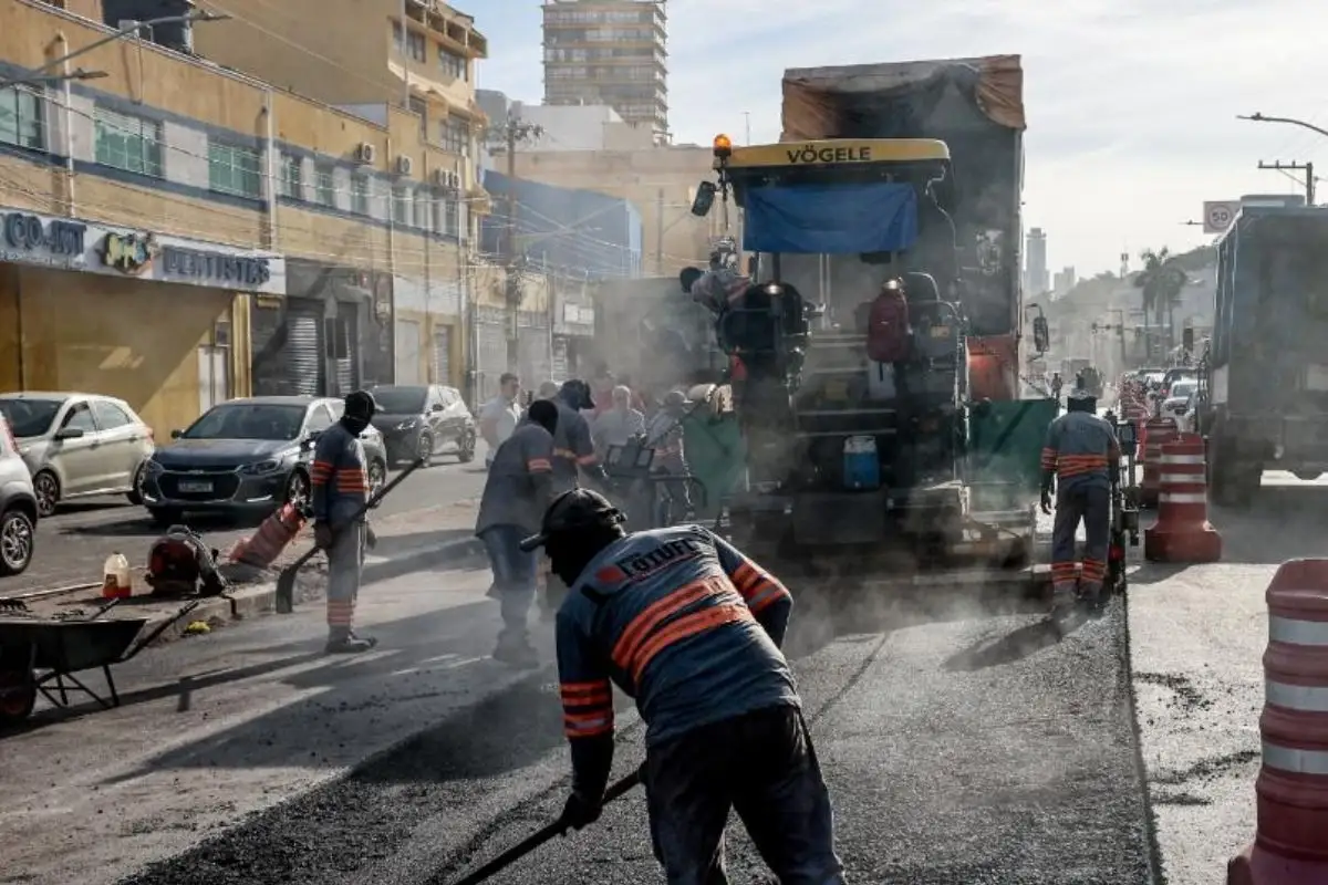 Secretário é convocado para falar sobre BRT após atrasos nas obras e troca de empresa