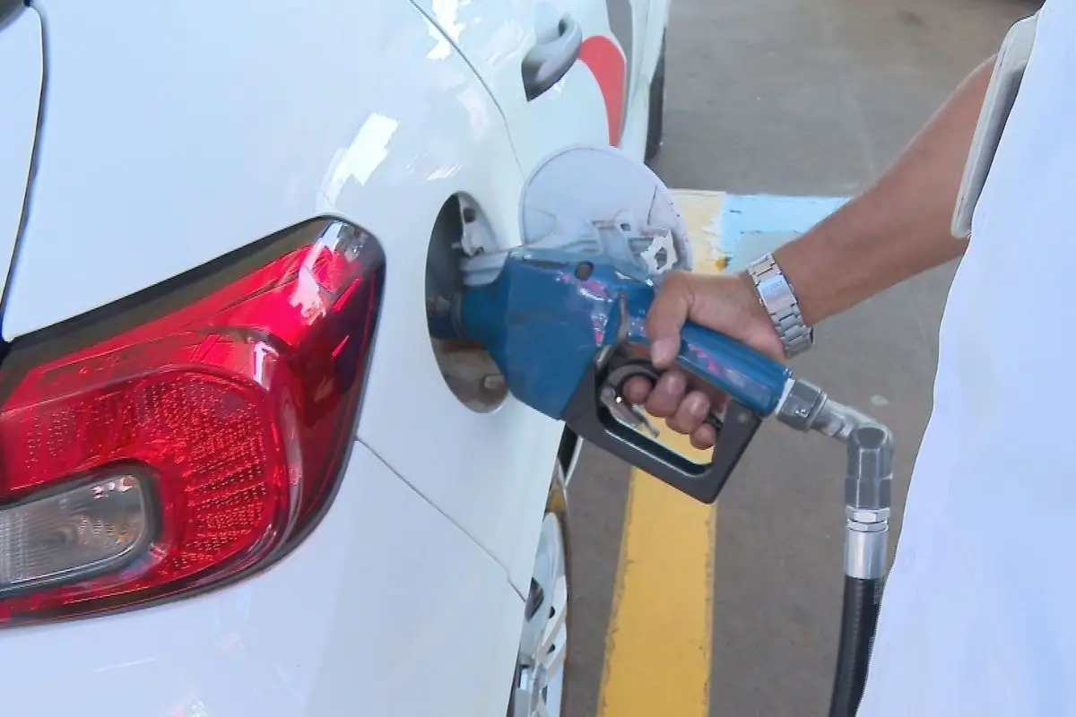Governo cria subsídio para segurar alta da gasolina e diesel no país