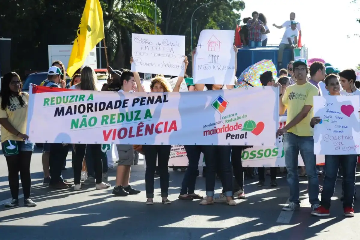 Discussão sobre maioridade penal envolve crimes graves, direitos de adolescentes e papel do Estado. (Foto: José Cruz/Agência Brasil)