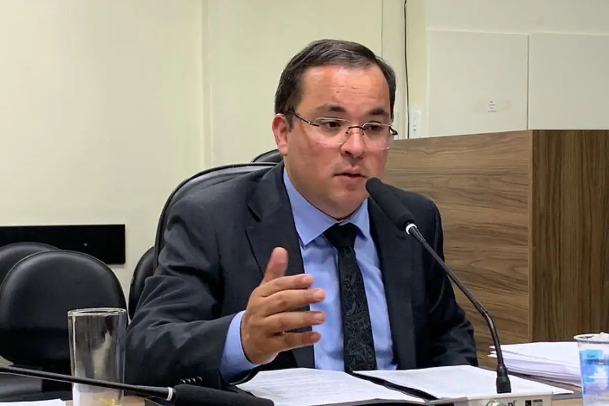 Empresário é condenado por associar ex-secretária a ‘cartel da saúde’ sem provas