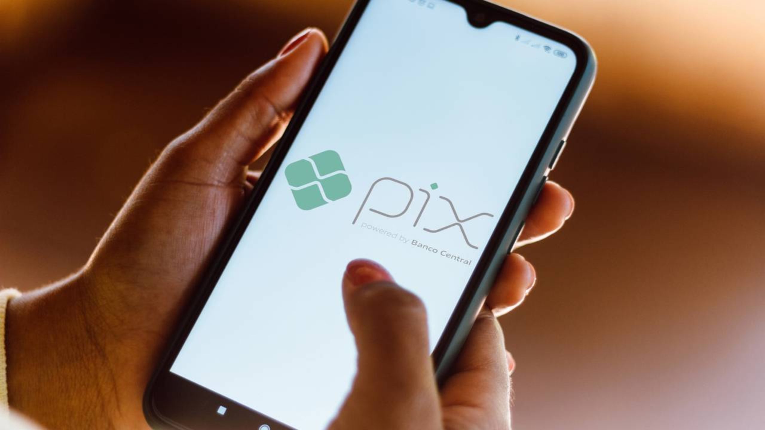 Professora diz ser a inventora do Pix e entra com ação contra o Banco Central com pedido de indenização milionária