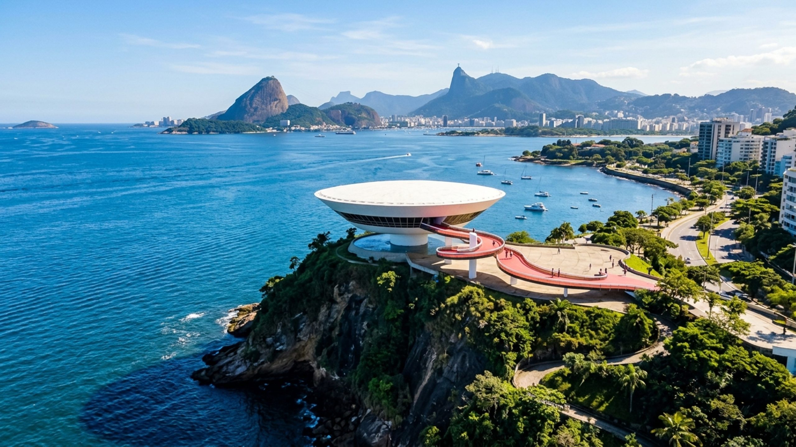 Desenhado por Oscar Niemeyer em 1996 como um disco voador de 16 metros de altura flutuando sobre a baía, o edifício é o marco de Niterói