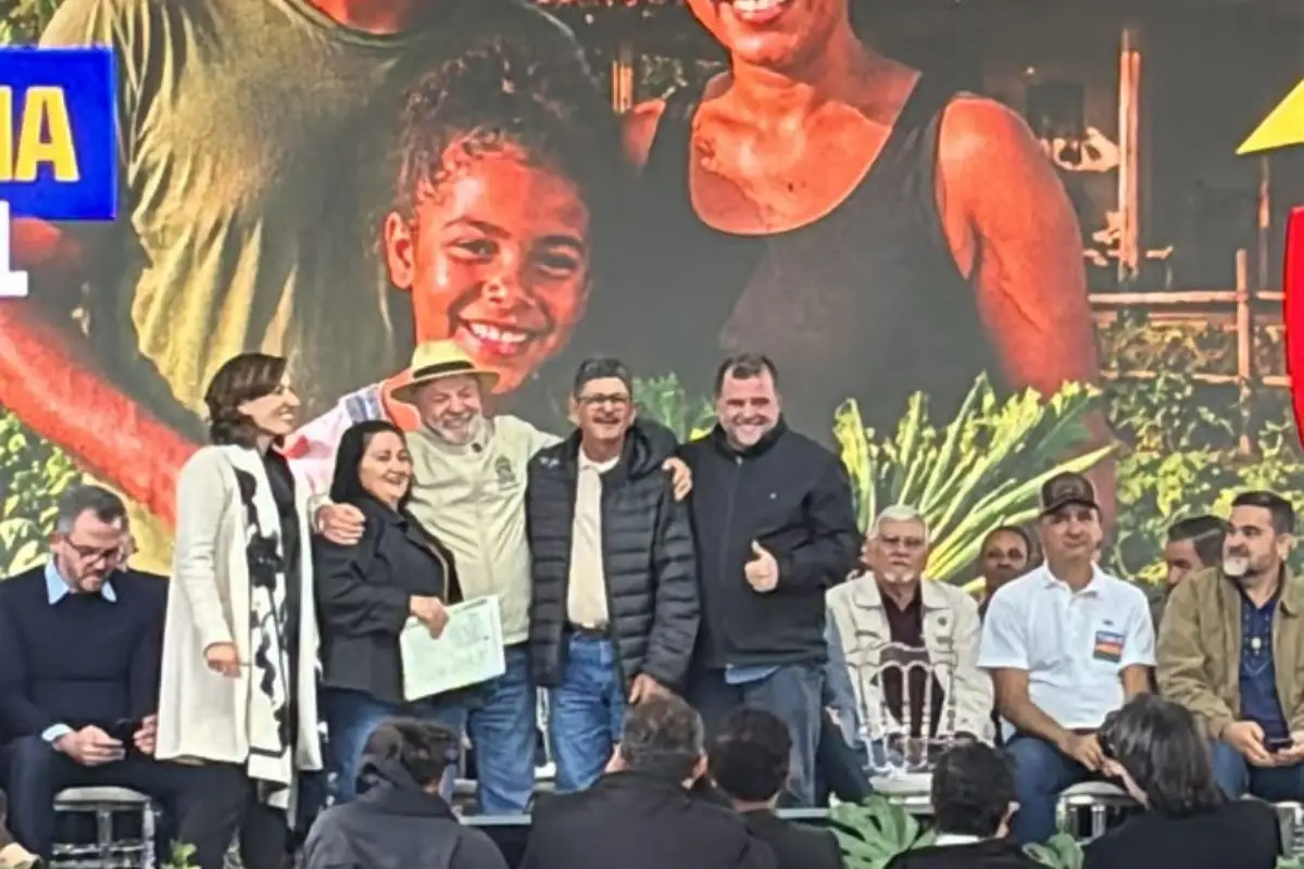 Lula entrega quase 1,4 mil títulos de terra em assentamento de MS
