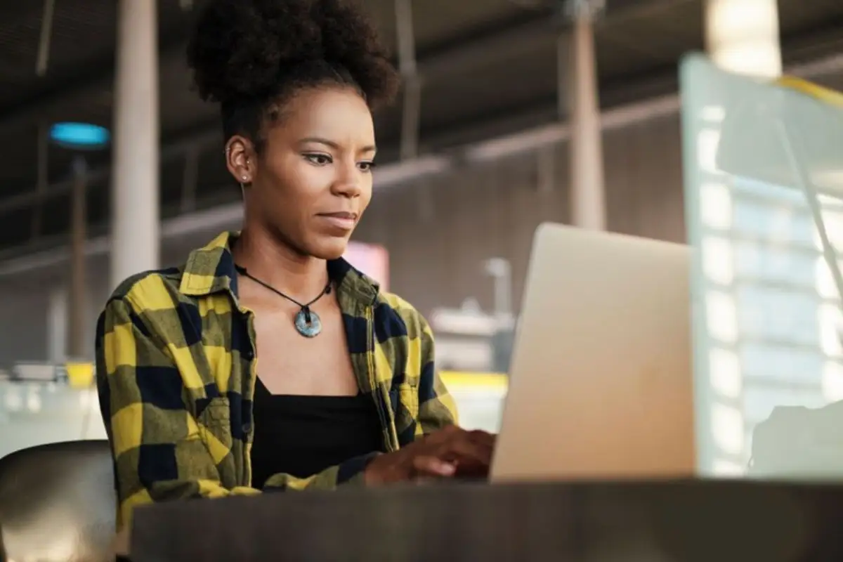 Mulheres e negros ainda são minoria no alto escalão público