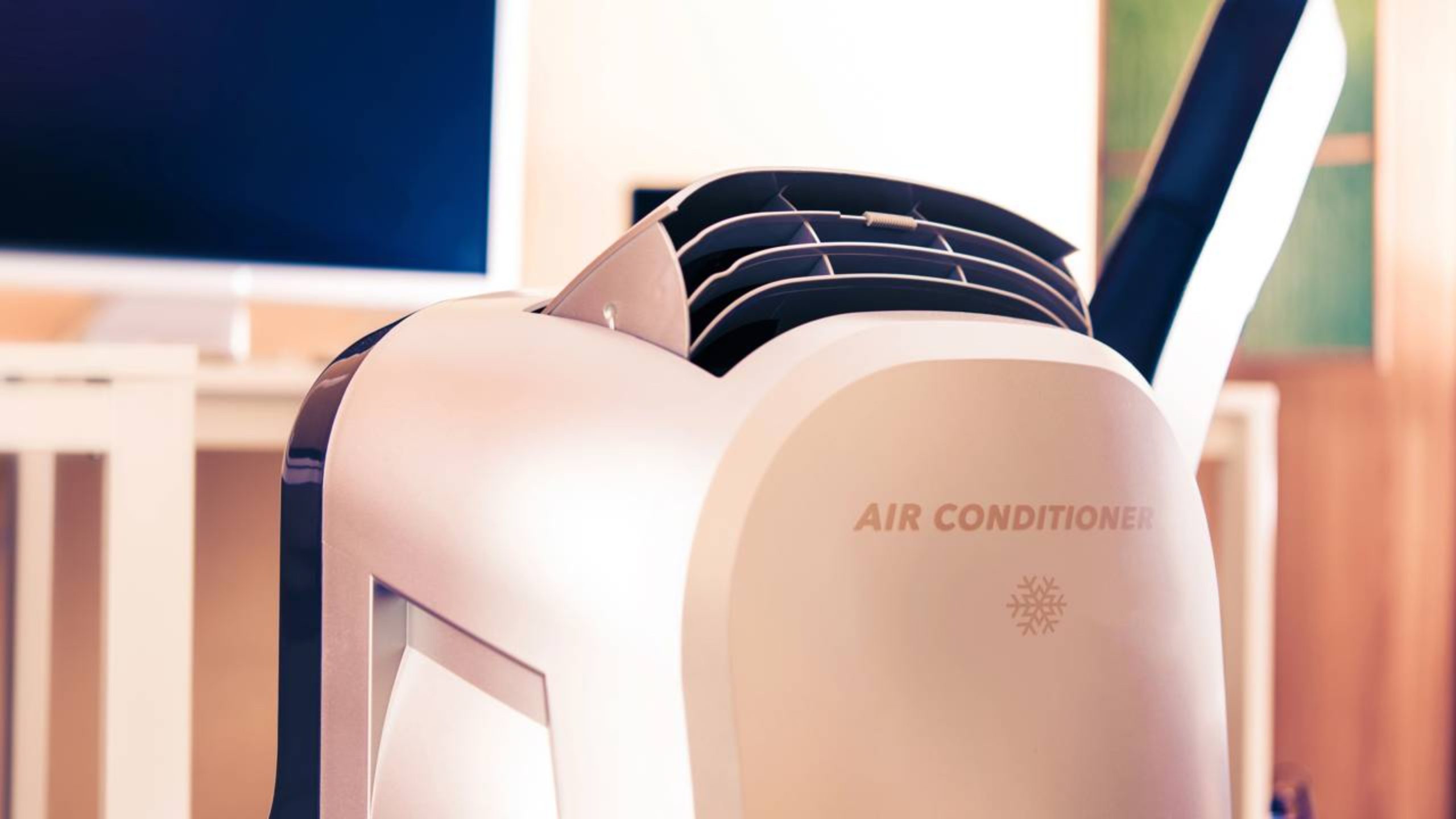 Nova lei de ar-condicionado vai aplicar multas de $1.000 por instalação de unidade portátil
