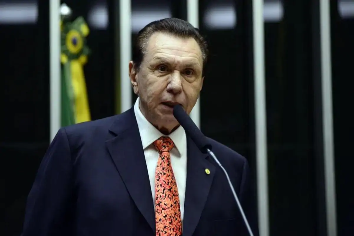 Ex-governador e ex-senador por MT, Carlos Bezerra está internado na UTI em São Paulo