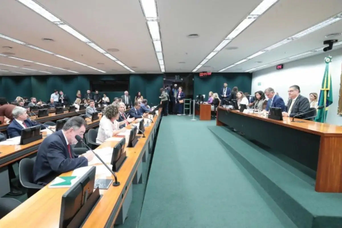 Redução da maioridade penal é aprovada na CCJ da Câmara dos Deputados