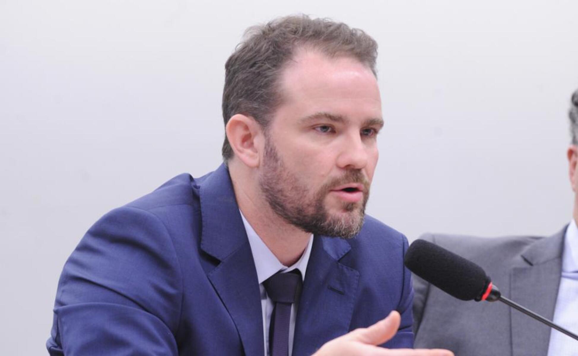 Governo vai aumentar limite do MEI, diz ministro da Fazenda