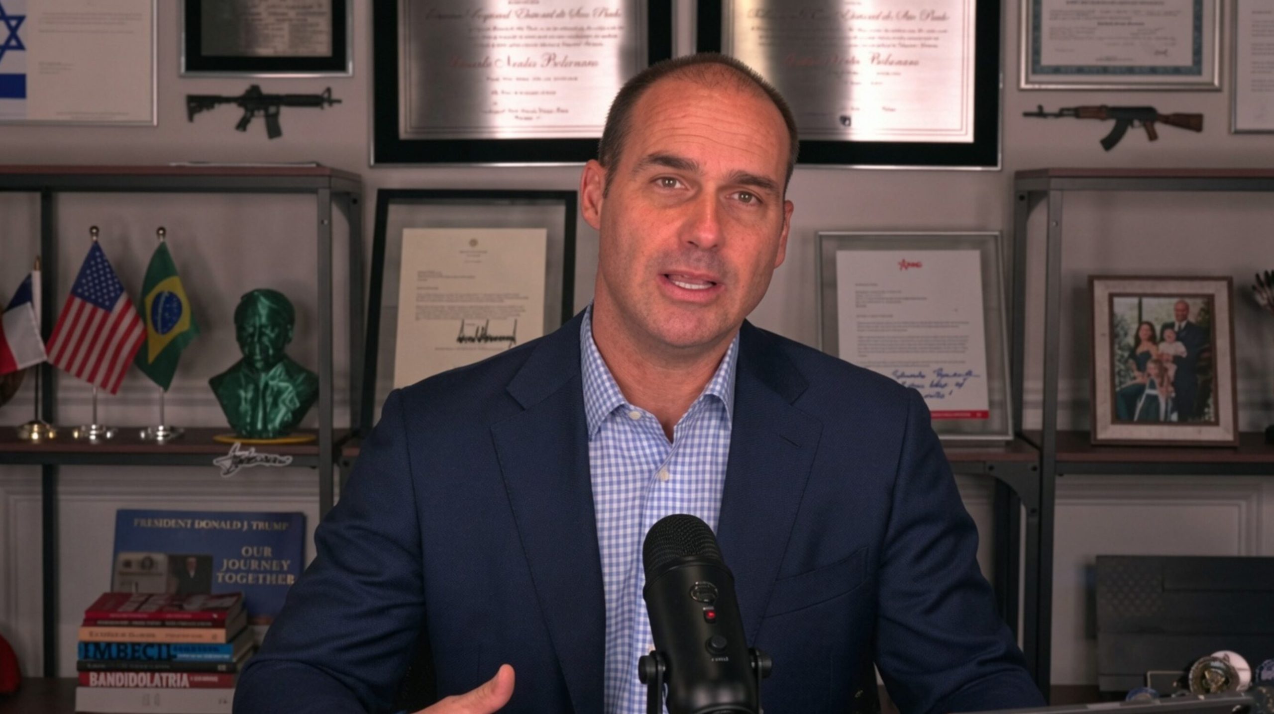 Eduardo Bolsonaro vê espaço para negociar sobre Pix com EUA