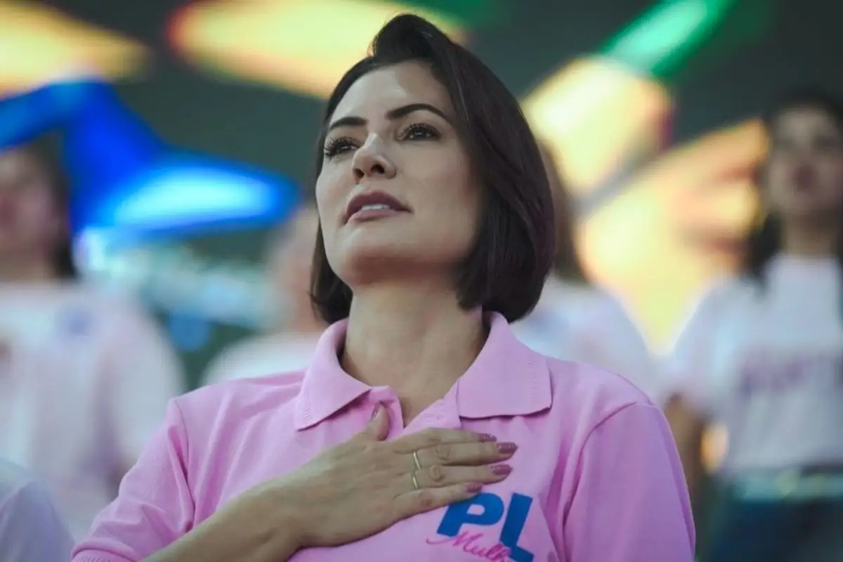 Michelle Bolsonaro deixa presidência do PL Mulher em meio a crise com Flávio
