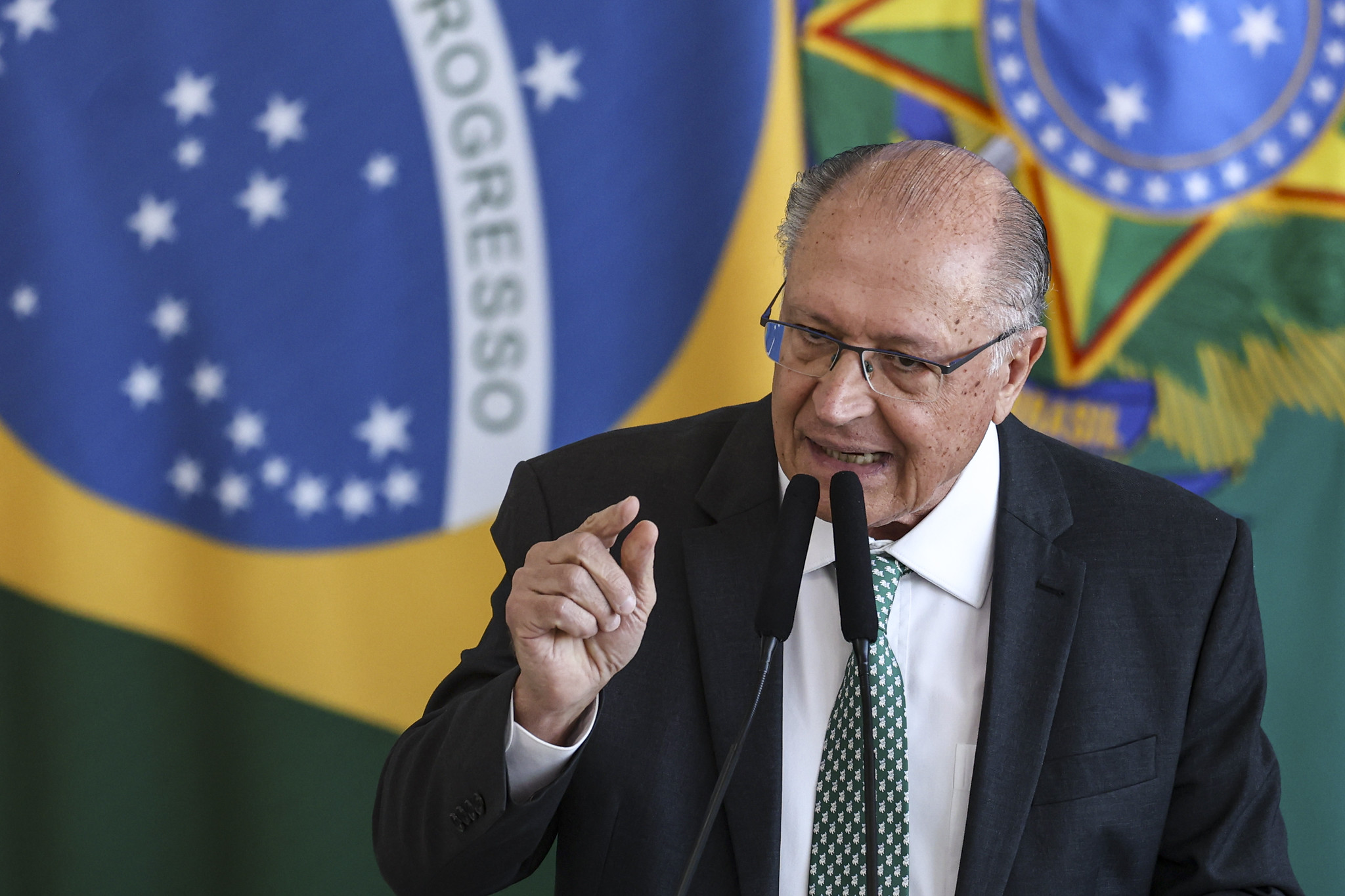 Alckmin descarta retaliação imediata aos EUA