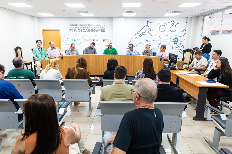 Sistema Famato | Sistema Famato acompanha discussões sobre avicultura durante instalação de Frente Parlamentar na ALMT