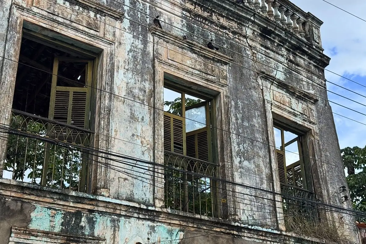 Imóveis abandonados com 5 anos de dívida de IPTU podem ser arrecadados pela Prefeitura de Cuiabá