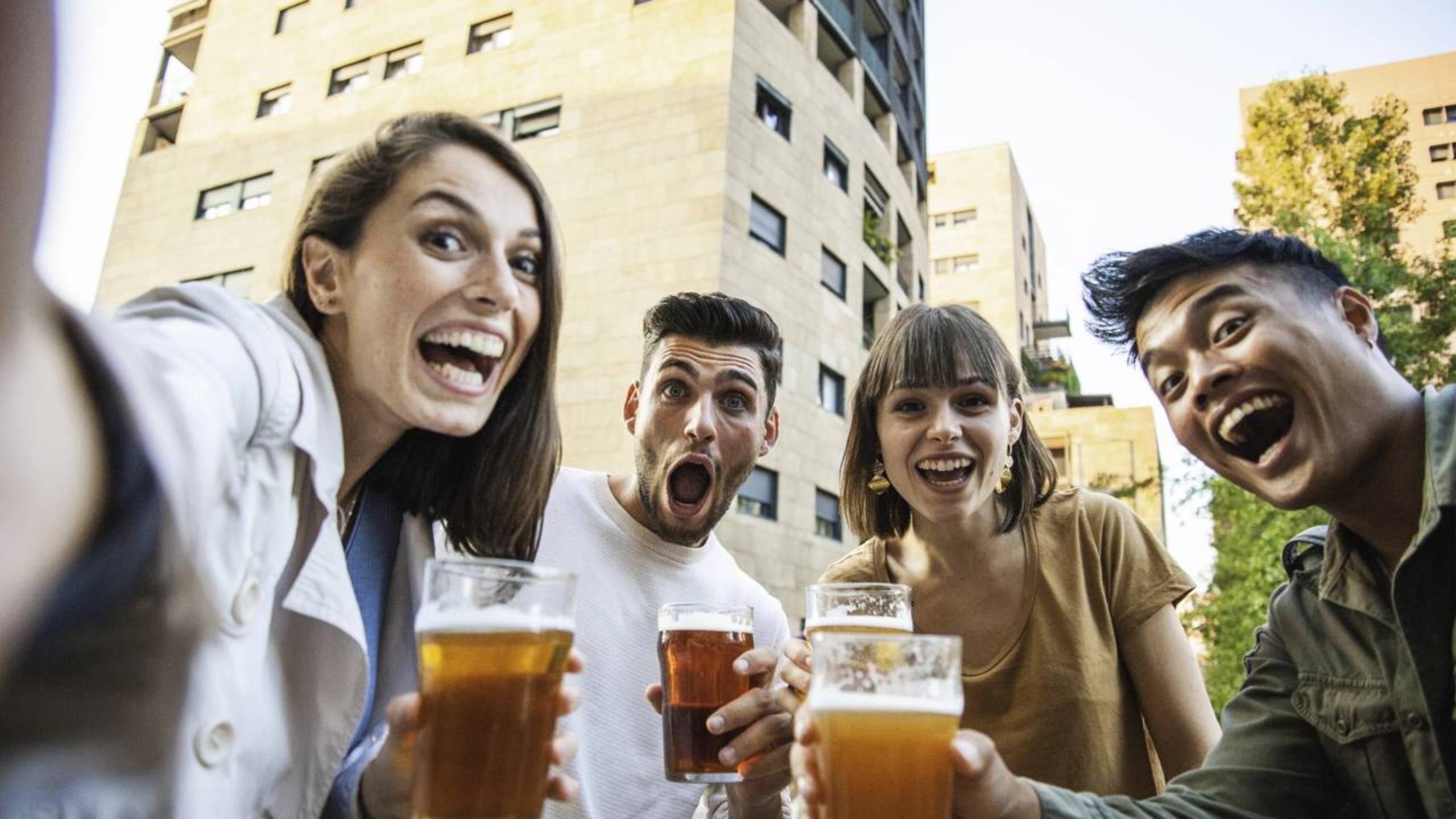 Cidade proíbe moradores de consumirem bebida alcoólica na rua e multa pode chegar a mais de R$ 1 mil