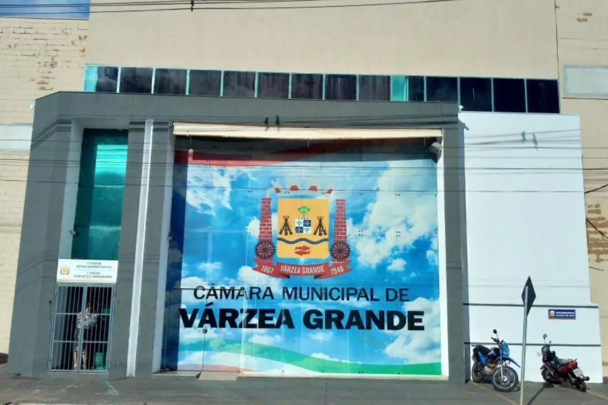 CPI em Várzea Grande vai apurar uso de slogan da gestão em uniformes escolares. - Foto: assessoria.