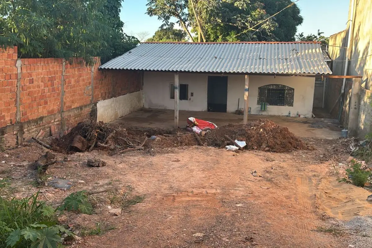 Corpo de Nilza foi encontrado a dois metros de profundidade no quintal. - Foto: Reprodução