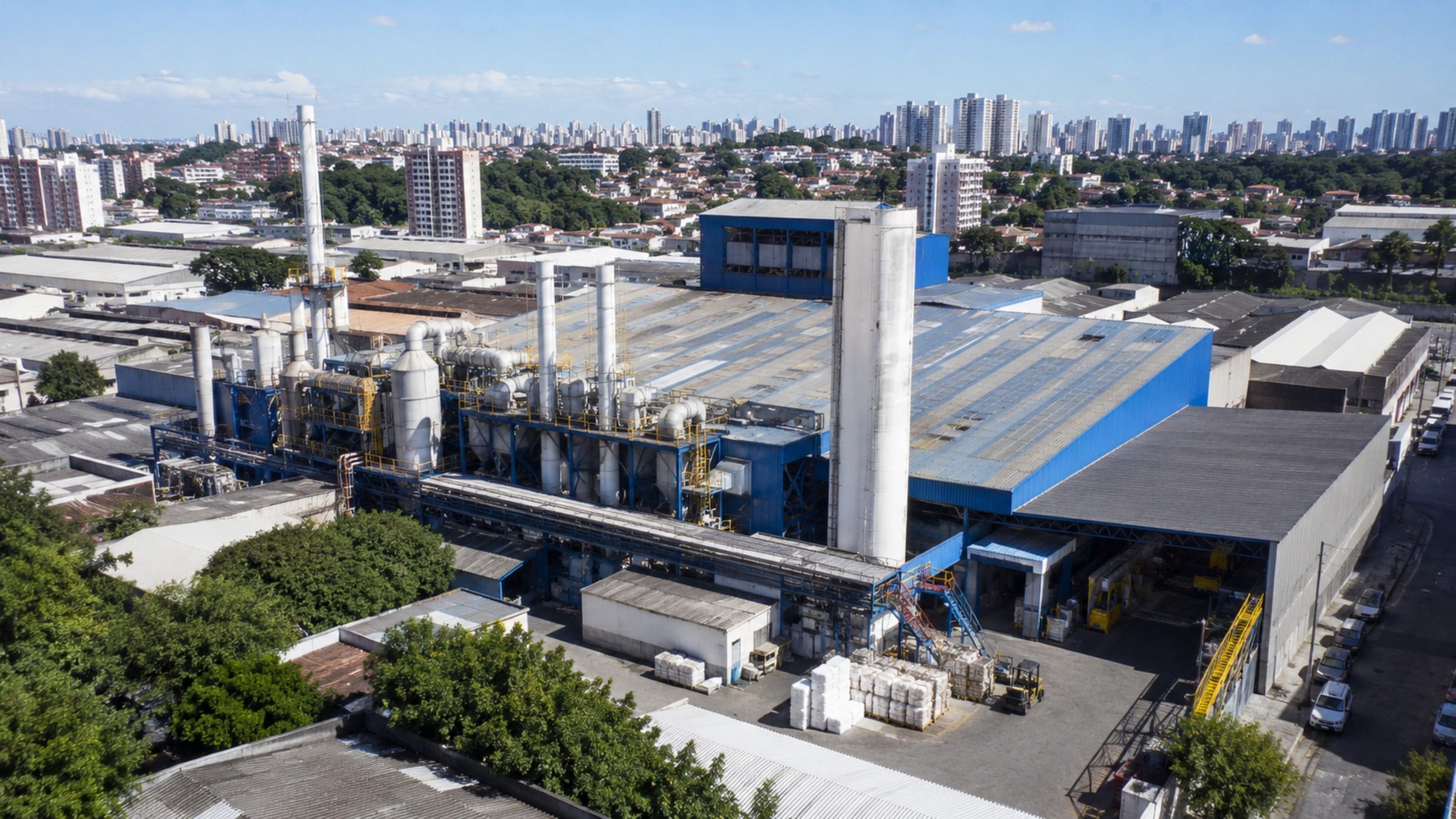 Gigante multinacional com mais de 10 mil funcionários encerra produção em fábrica no Brasil e decisão chama atenção