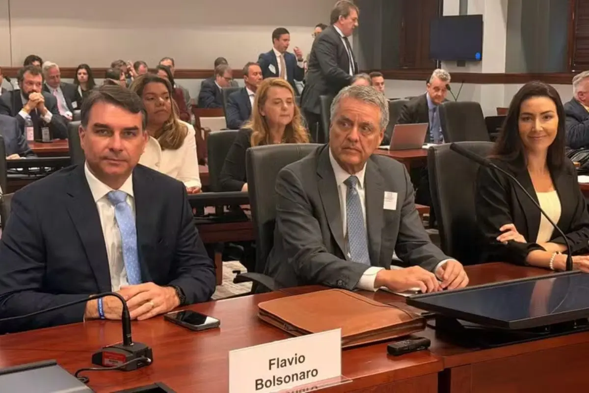 Senador Flavio Bolsonaro em audiencia dos EUA contra tarifas. Foto Divulgacao