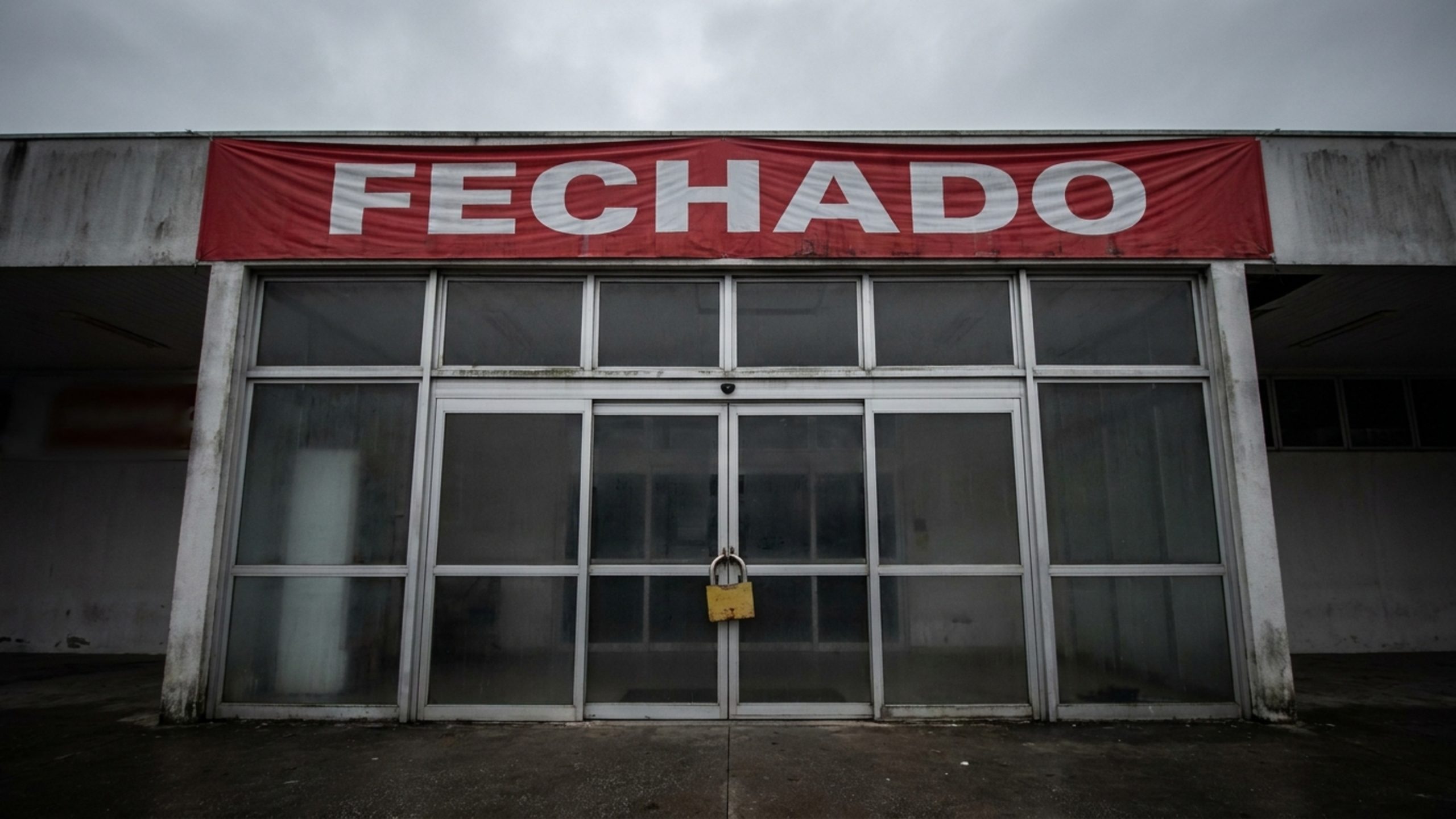 Maior rede de supermercados do país encerra 28 lojas e anuncia a demissão de 6 mil trabalhadores
