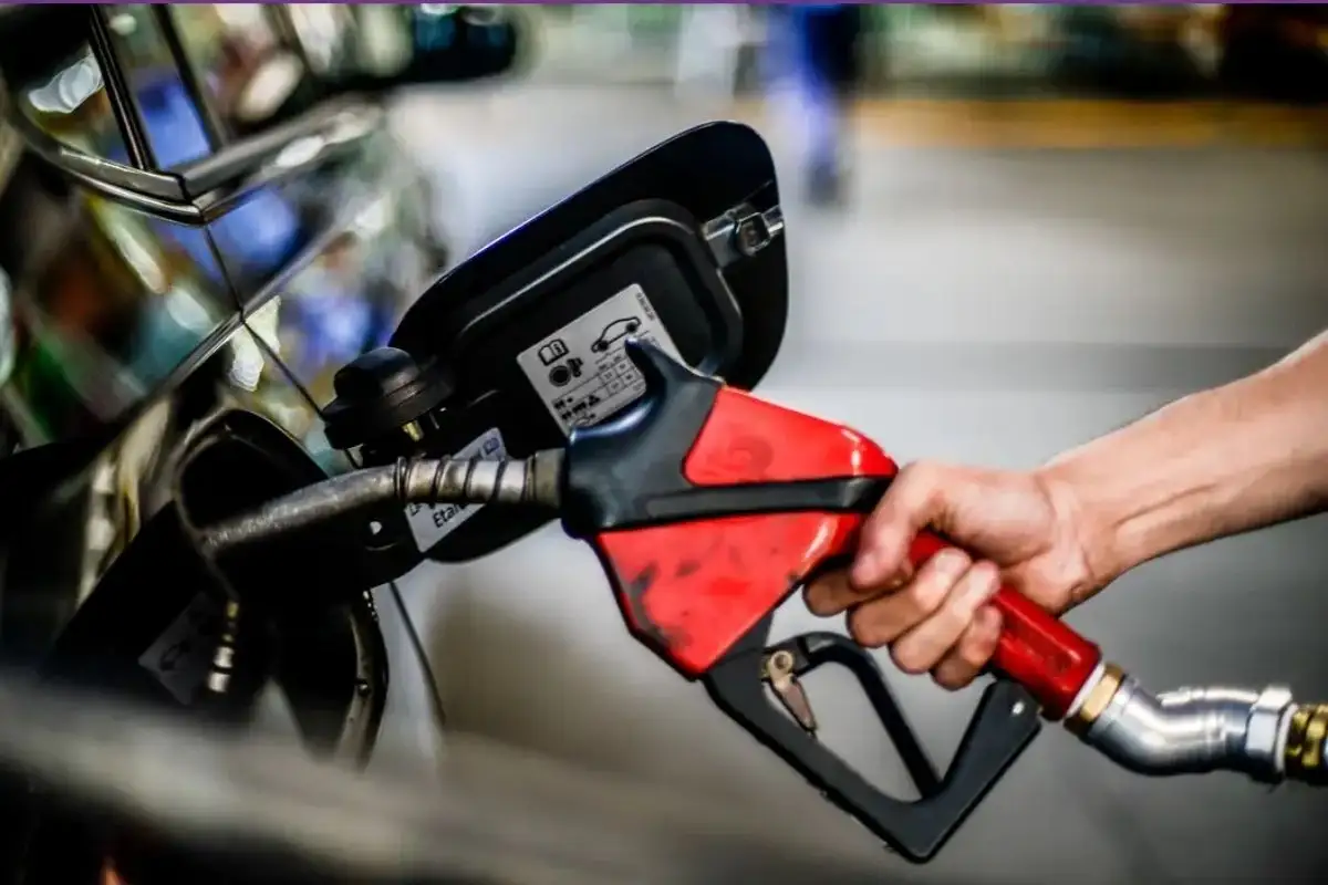 Gasolina vai subir? Governo toma decisão e mantém desconto por mais 30 dias