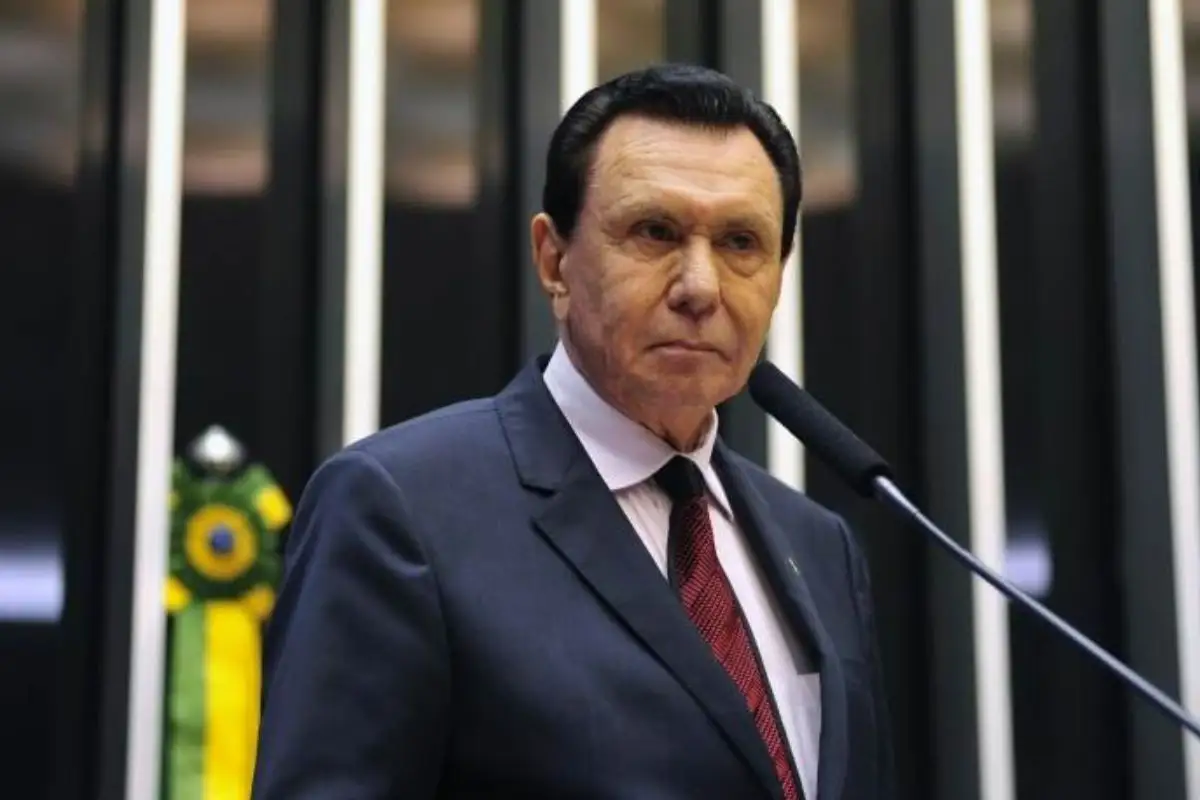 Ex-deputado Carlos Bezerra recebe alta e fica em home care em São Paulo após quase um mês internado