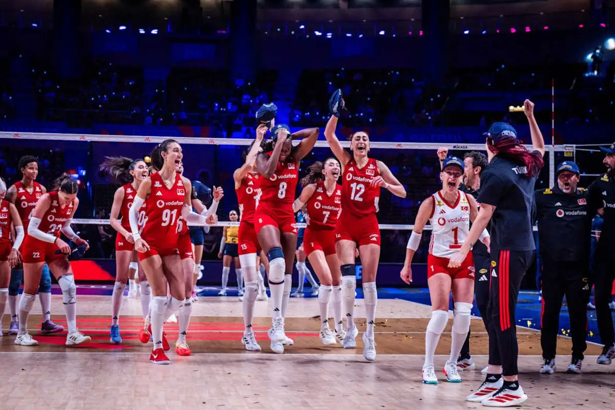 Sonho do título inédito segue adiado após derrota brasileira para a Turquia na decisão da VNL Feminina. (Foto: Volleyaball World)