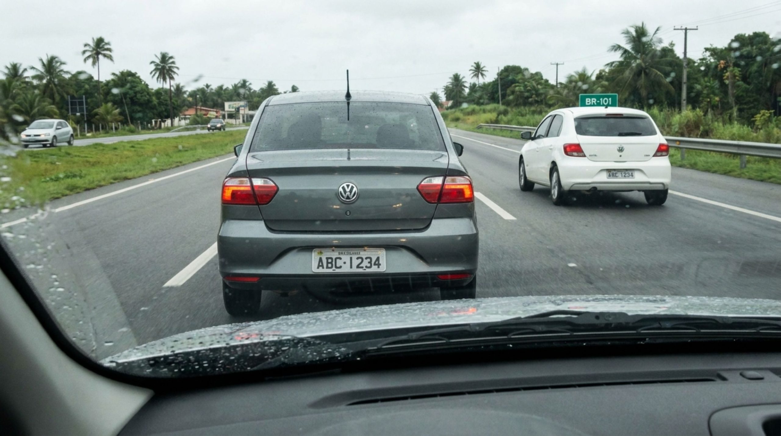 Motoristas que dirigem colados no veículo da frente em rodovias devem conhecer o art. 192 do Código de Trânsito Brasileiro e a distância mínima permitida