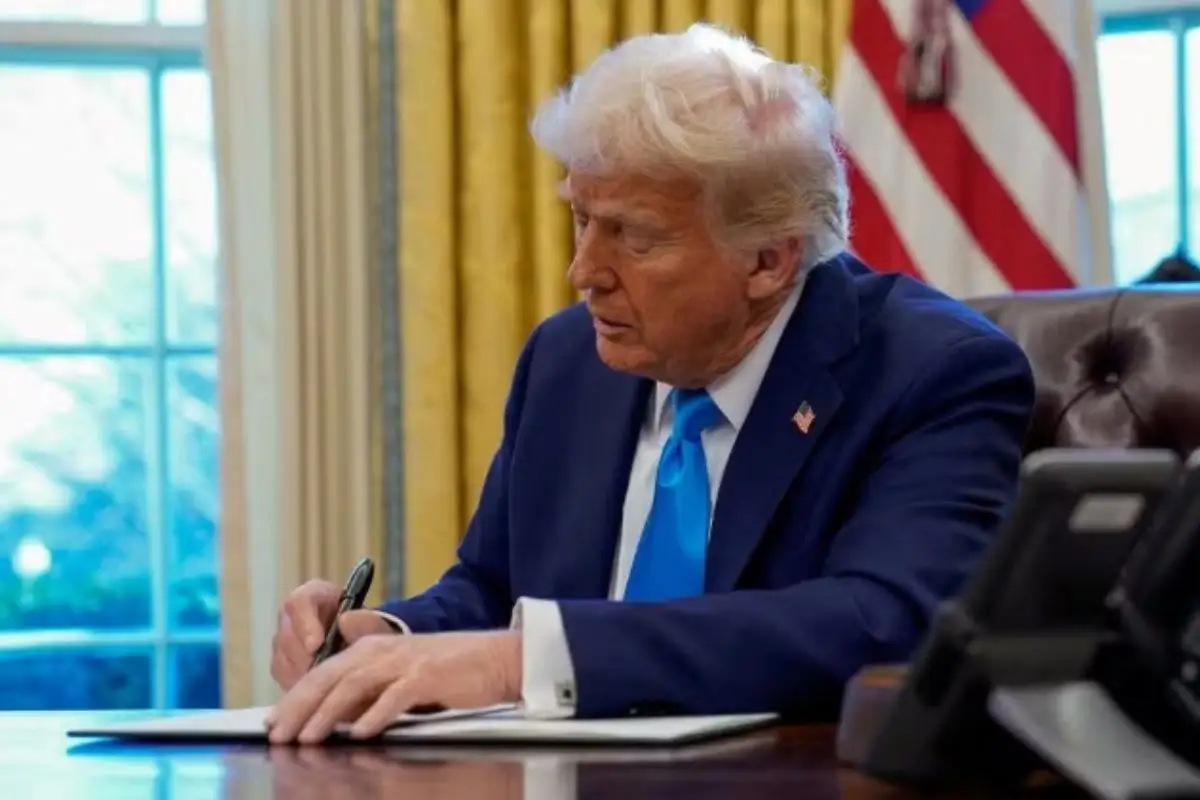 Trump assina decreto para restringir cidadania de filhos de estrangeiros nascidos nos EUA