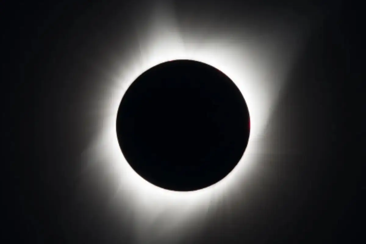 Eclipse solar total (Foto: reprodução/internet)