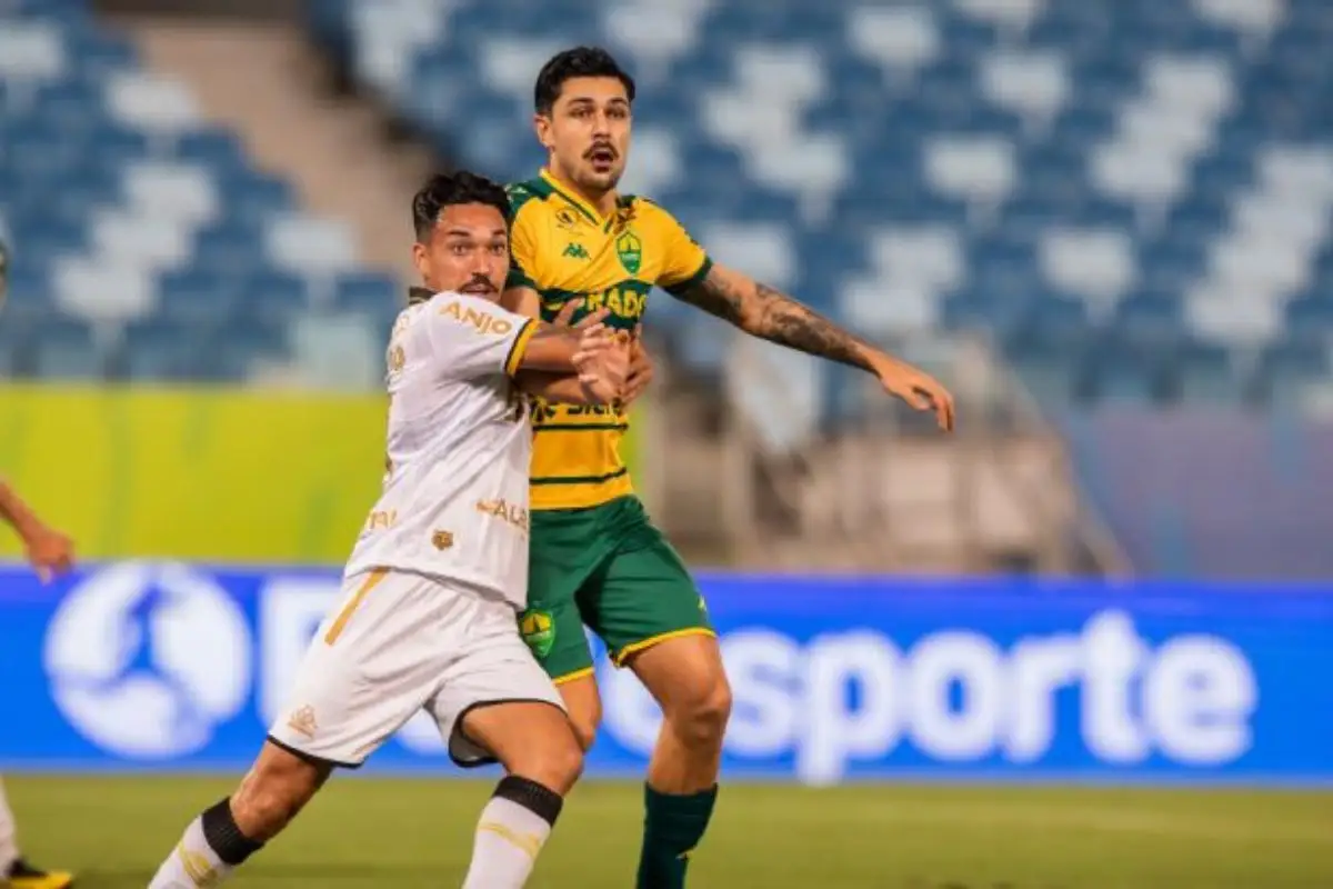 VAR poderá cancelar expulsão por segundo cartão amarelo; veja o que muda nos jogos após decisão da CBF