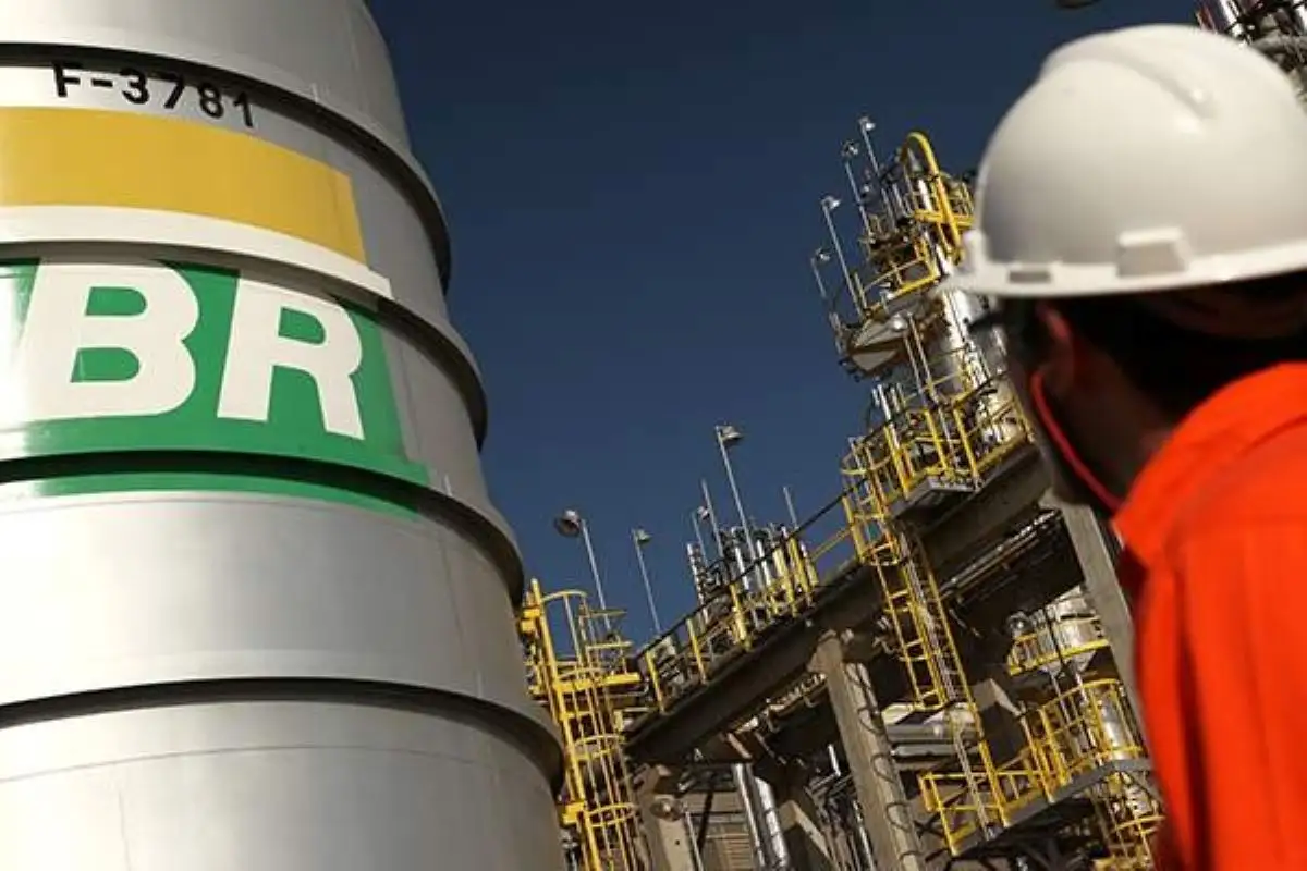 Transpetro abre concurso com 4,1 mil oportunidades e salários de até R$ 15 mil
