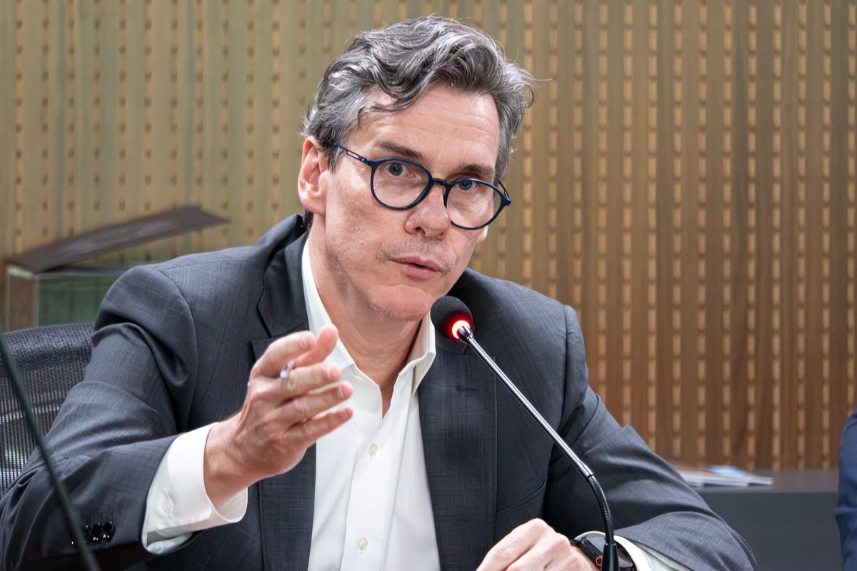 Gallo diz que corte visa conter desperdícios: Máxima economia